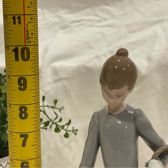 Lladró “Pacing the Ducks” Porcelain Retired Figurine. No Box. - Picture 11 of 12